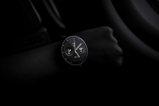 Jak technologie mění svět luxusních hodinek: Inovace a eleganci